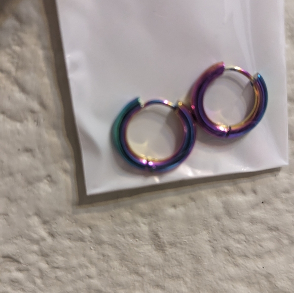 NIB-3 pair pack, stainless steel, Huggie, hoop, cartilage earrings - Picture 4 of 4